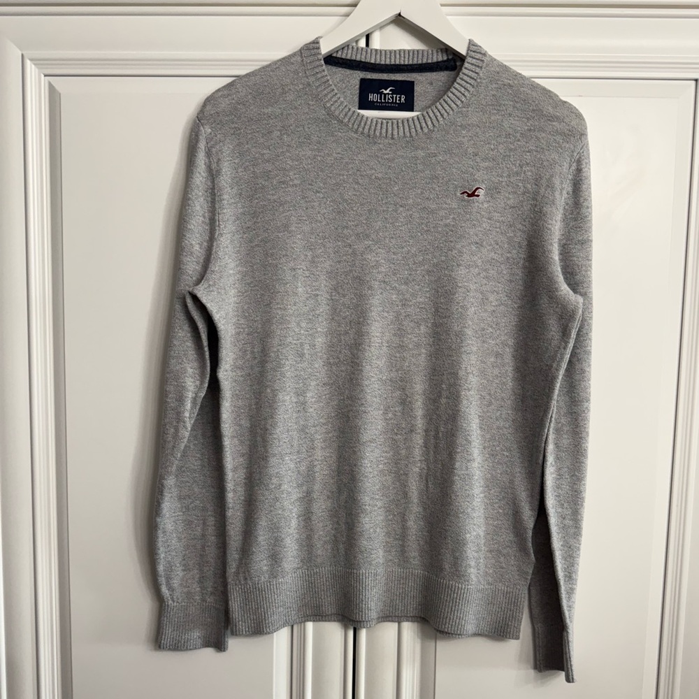 Hollister Men’s Size Medium Light Grey Long Sleeve Crew Neck Sweater Lightweight